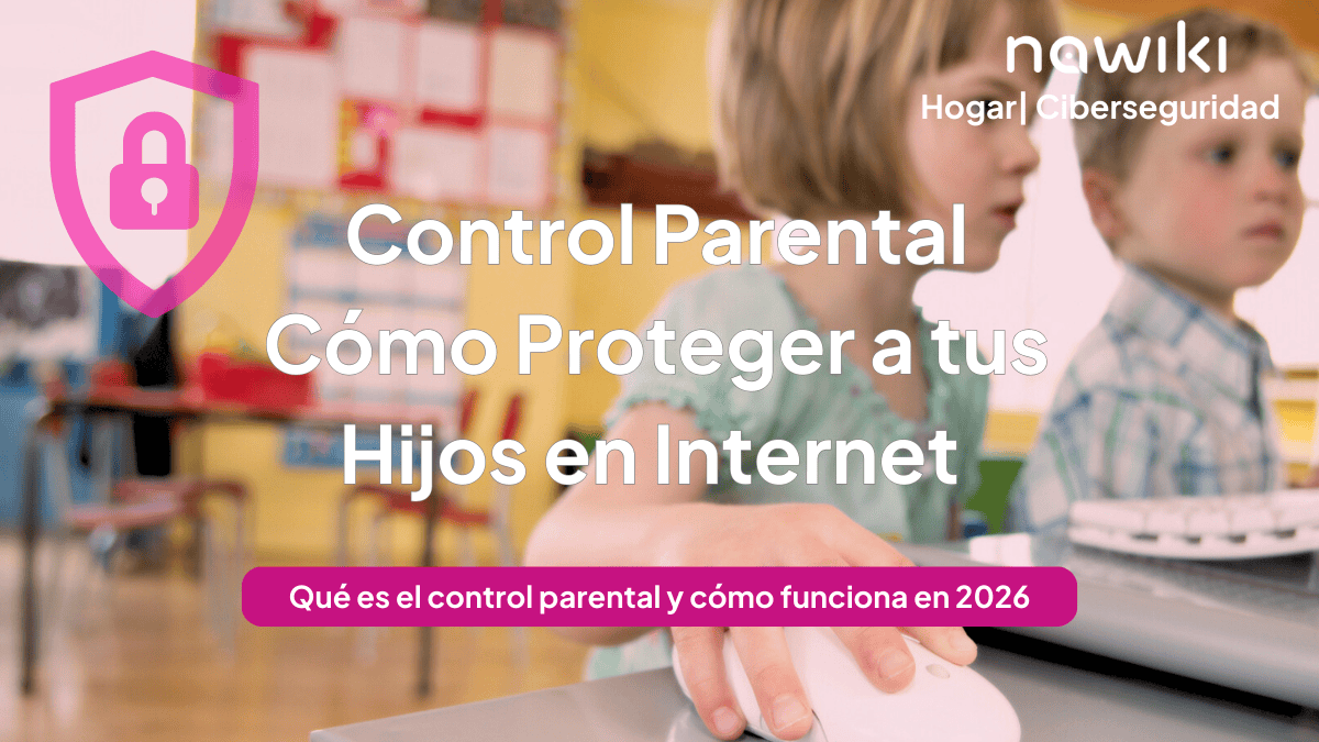 Niños usando un ordenador con control parental para proteger a los hijos en Internet